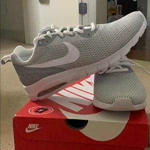 NWT Men’s Nike Air Max Motion LW SE Size 8.5